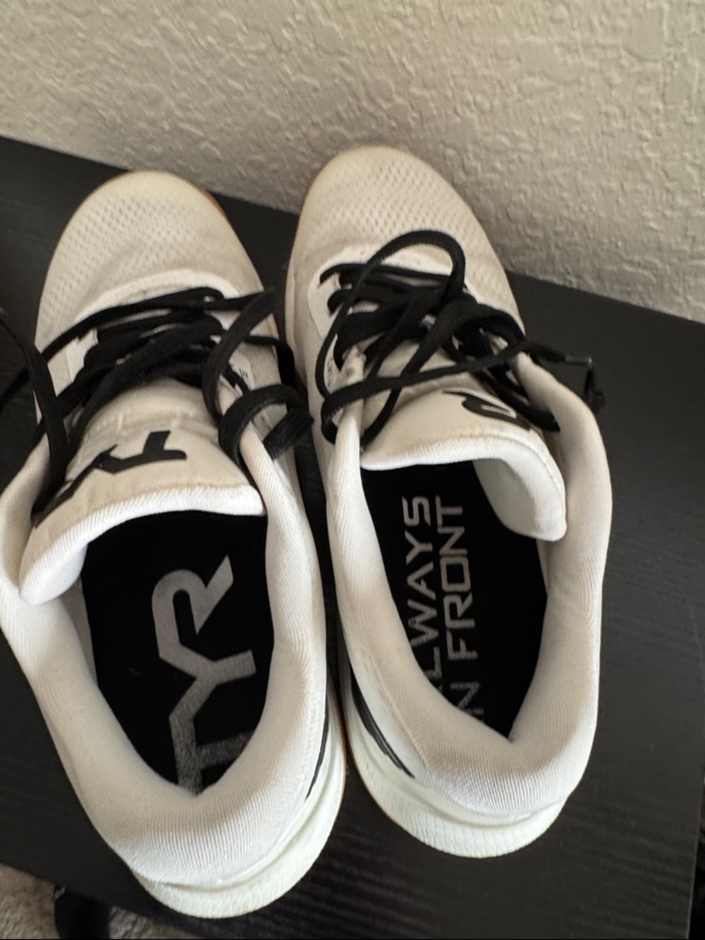 TYR CXT-2 Elite carbon. Wonen’s 9/ Men’s 7.5. White/Gum - Picture 4 of 8